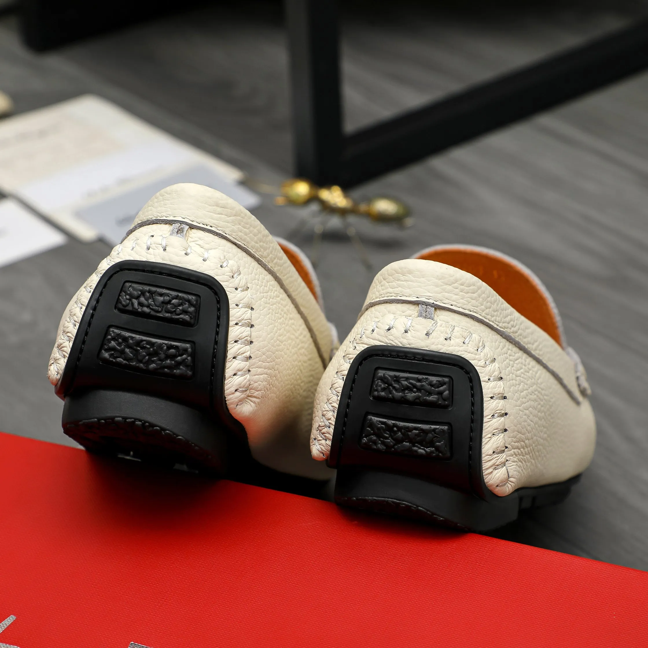 Men's shoes 💰380 Product trademark: Ferragamo "Ferragamo" casual slip-on shoes Regular size: 38-45 (45 is custom-made and non-returnable) Product materials: Selected high-quality pebbled cowhide upper, pigskin lining, rubber outsole